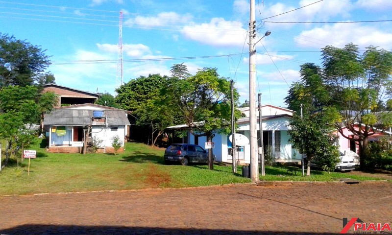 Lote urbano com casas